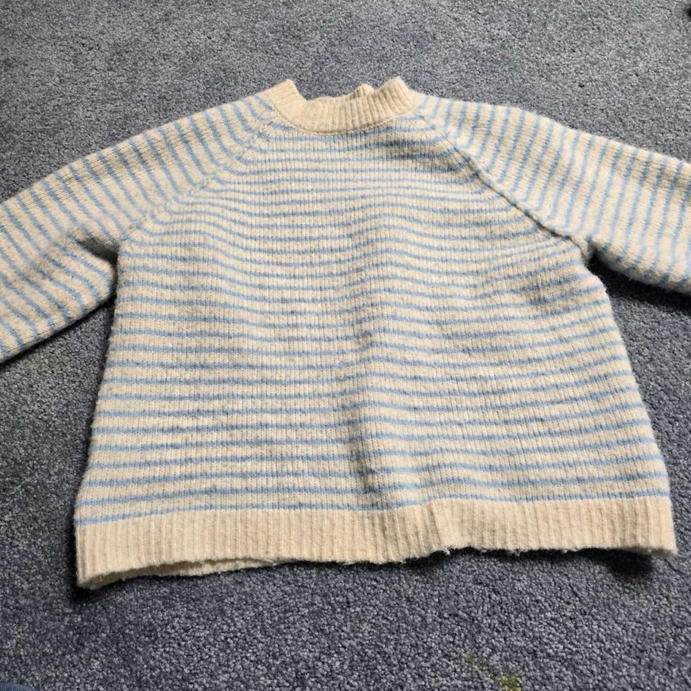 American eagle sweater